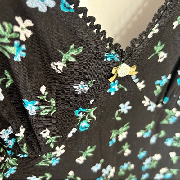 VINTAGE 90s Ditsy Floral Sundress — Size 4 - Picture 3 of 3